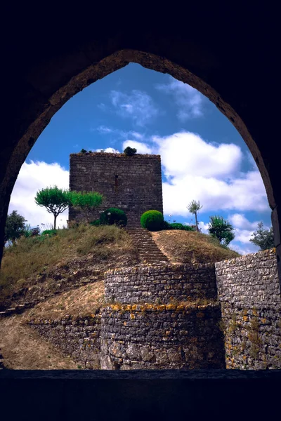 Schöne Fensteransicht Der Mittelalterlichen Burg Von Ourem Portugal — Stockfoto