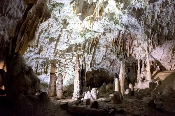 Las Estalagmitas Estalactitas Cueva Postojna Uno Los Sistemas Cuevas Más — Foto de Stock
