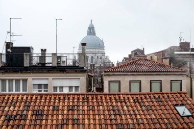 Eski romantik Venedik, İtalya 'nın kırmızı çatıları