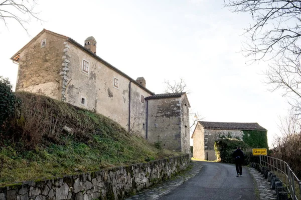 Borgo Medievale Kocjan Slovenia Trova Sulla Piccola Collina Circondata Ripide — Foto Stock