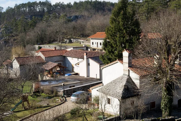 Μεσαιωνικό Χωριό Kocjan Στη Σλοβενία Βρίσκεται Στο Μικρό Λόφο Που — Φωτογραφία Αρχείου
