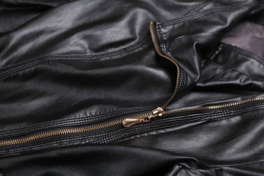 Fermuarlı siyah deri ceket deseni