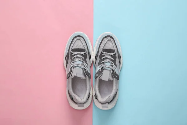 Zapatillas Deportivas Sobre Fondo Pastel Azul Rosa Zapatos Para Correr — Foto de Stock