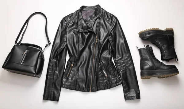 Stilvolle Damen Lederjacke Tasche Und Stiefel Auf Weißem Hintergrund Ansicht — Stockfoto