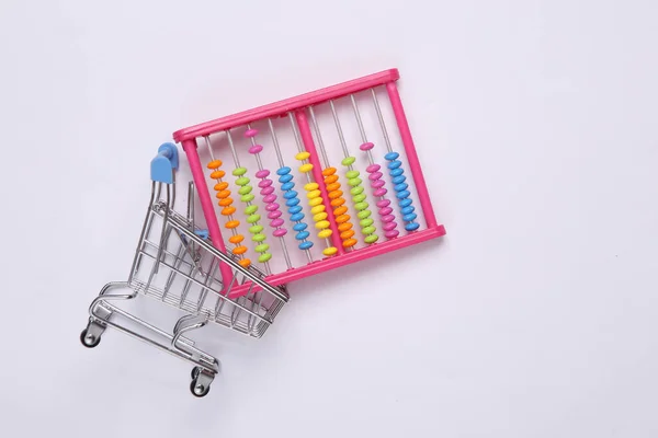 Mini Einkaufswagen Mit Spielzeug Abakus Auf Weißem Hintergrund — Stockfoto