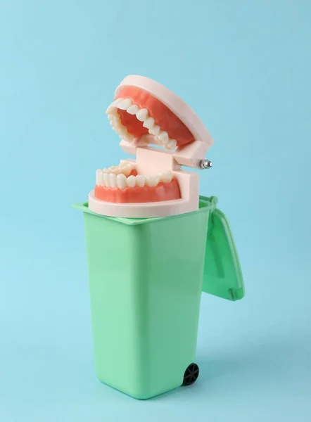 Plastic Jaw Model Trash Can — Stock Photo, Image