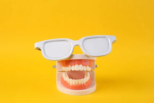 Minimal Fun Party Concept Plastic Model Human Jaw White Glasses — Stock Photo, Image