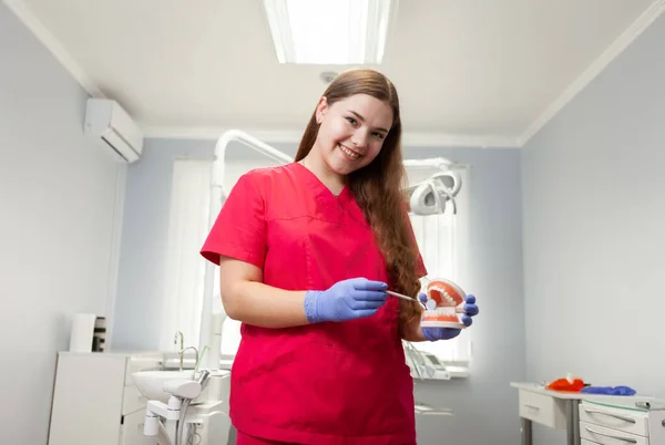 Portrait Smiling Professional Female Dentist Red Medical Uniform Dentist Office — Fotografia de Stock