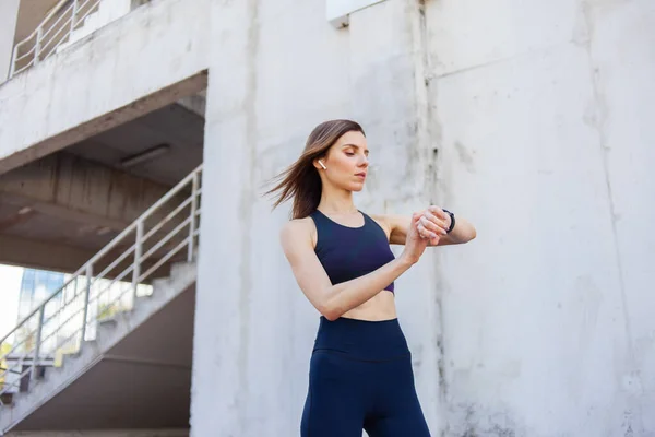 Pulsera Deportiva Moderna Con Aspecto Actividad Zona Urbana —  Fotos de Stock