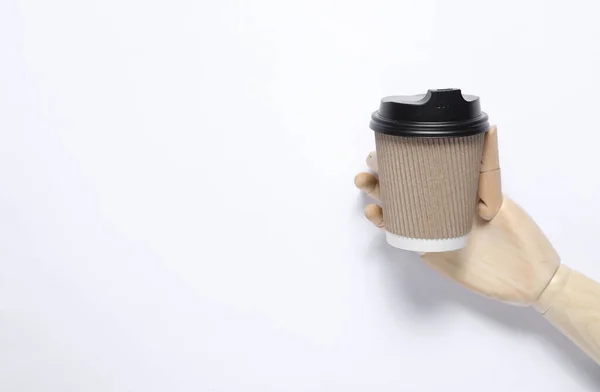 Houten Hand Met Kartonnen Koffiebeker Grijze Achtergrond — Stockfoto