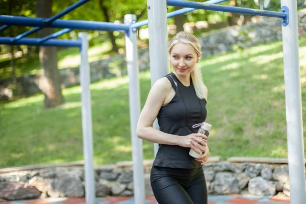 Portrait Cute Blonde Woman Workout Ground — Stockfoto