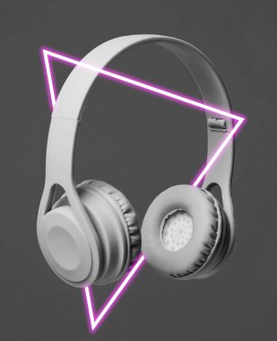 Feci kulaklıklar. 80 'lerin sentetik dalgası ve parlayan üçgen fütüristik estetiği. Eski moda soyutlama kavramı