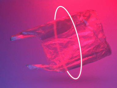 Buruşmuş plastik torba. 80 'lerin sentetik dalgası ve parlayan retrodalga daire fütüristik estetiği. Eski moda soyutlama kavramı