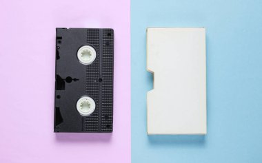 Renkli kağıt kapaklı Retro video kaset. Üst görünüm