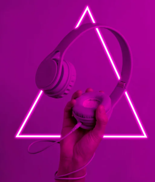 Hand Wrapped Cable Holds Headphones Synth Wave Retrowave Glowing Triangle — Stock Photo, Image