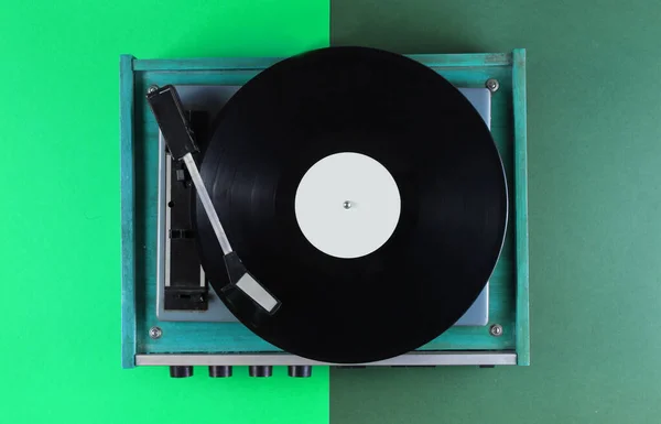 Retro Tocadiscos Vinilo Sobre Fondo Verde — Foto de Stock