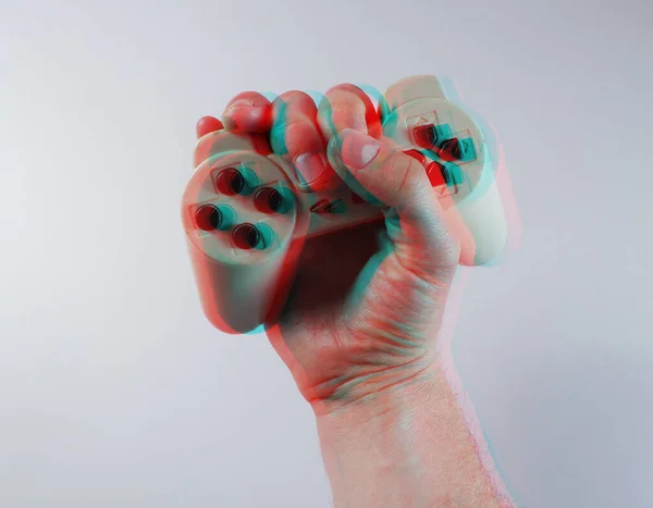 Mano Masculina Sosteniendo Mando Sobre Fondo Gris Efecto Fallo Técnico —  Fotos de Stock