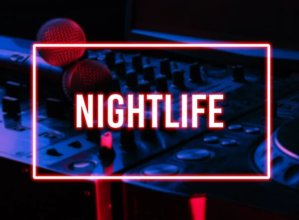 Klub Nocny Koncepcja Życia Nocnego Dyskoteka Dwa Mikrofony Kontrolerze Neonowa — Zdjęcie stockowe