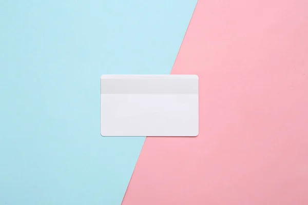 Witte Bankkaart Blauw Roze Pastelachtergrond — Stockfoto