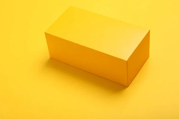 Sarı Arkaplanda Sarı Kutu Modeli — Stok fotoğraf