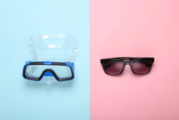 Sommarlov Dykning Mask Och Solglasögon Blå Rosa Pastell Bakgrund Minimalt — Stockfoto