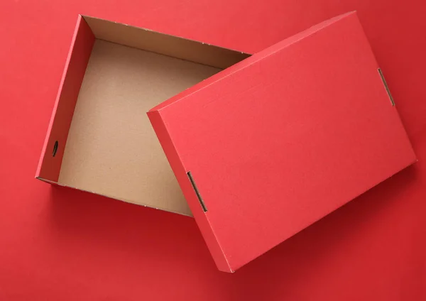 Caja Abierta Roja Vacía Sobre Fondo Rojo — Foto de Stock