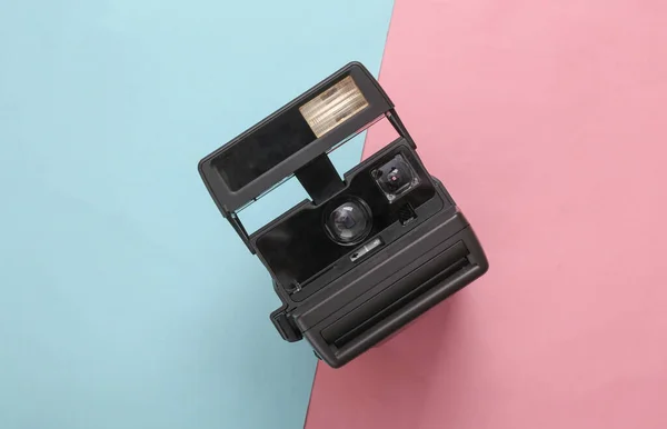 Retro Talls Fotokamera Blå Rosa Pastellbakgrunn Topputsikt Flatsjikt – stockfoto