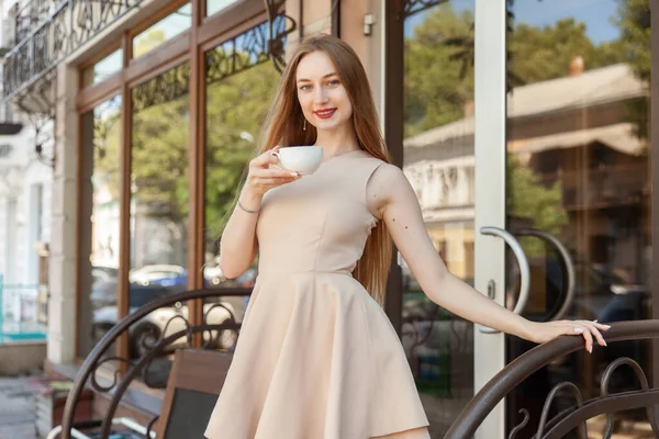 Beautiful Woman Dress Stands Porch Cafe Coffee Cup — 스톡 사진