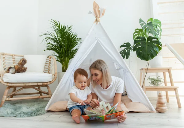 Happy Woman Mom Her Little Daughter Read Book Wigwam Home — Foto Stock