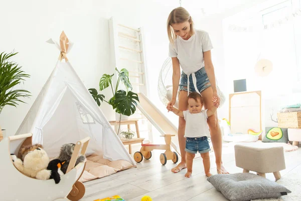 Mom Teaches Her Little Daughter Walk Modern Playroom First Steps — Foto de Stock