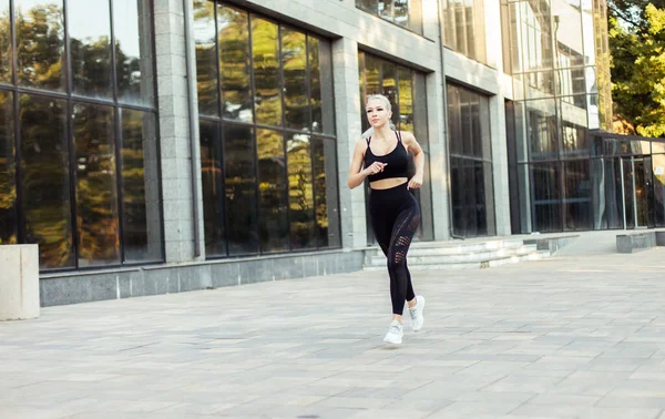Kobieta Fitness Biegająca Świeżym Powietrzu Zdrowy Styl Życia — Zdjęcie stockowe