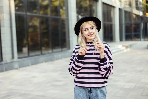 Portrait Young Charming Woman Sweater Hat Outdoors — 스톡 사진