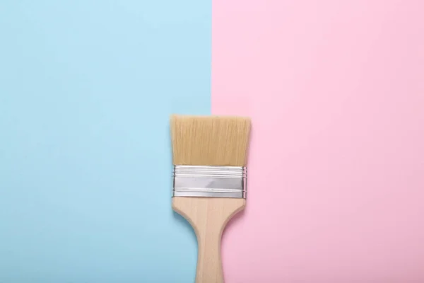 Pincel Con Mango Madera Sobre Fondo Rosa Azulado — Foto de Stock