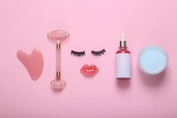 Arca Szempillák Ajkak Kozmetikumok Arcápolási Termékek Rózsaszín Alapon Szépségápolás — Stock Fotó