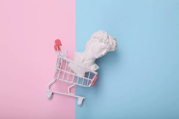 Shopping Trolley David Bust Pink Blue Background Creative Layout Minimal — Stok Foto