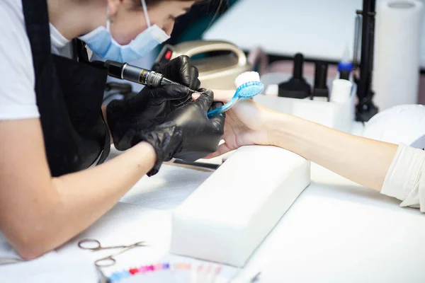 Manicure Master Removes Cuticles Electric File Machine Female Hand Nail — ストック写真