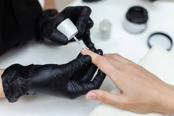 Manicurist Paints Nail Polish Nails Woman Clint Nail Salon Working — ストック写真