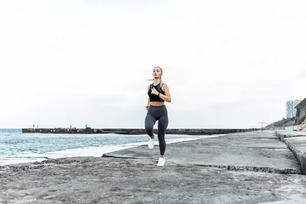 Young Fit Woman Jogging Urban Beach — Stock Fotó