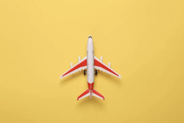 Model Airplane Yellow Background Travel Concept Flat Lay Top View — Stockfoto