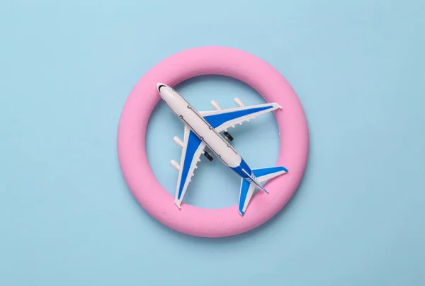 Passenger Plane Pink Circle Blue Background Minimal Travel Concept — Foto de Stock