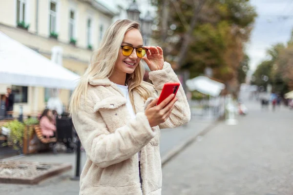 Cute Stylish Woman Yellow Sunglasses Using Smartphone City — 图库照片
