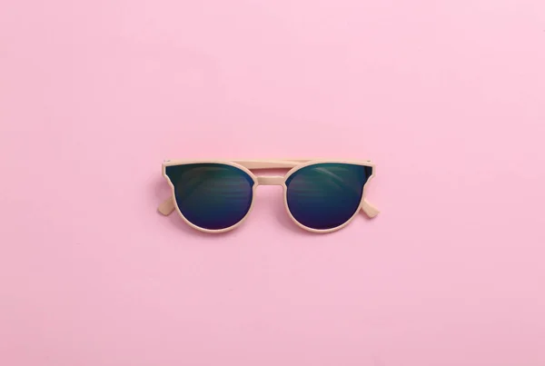 Stylish Sunglasses Pink Background Top View — Stock Photo, Image