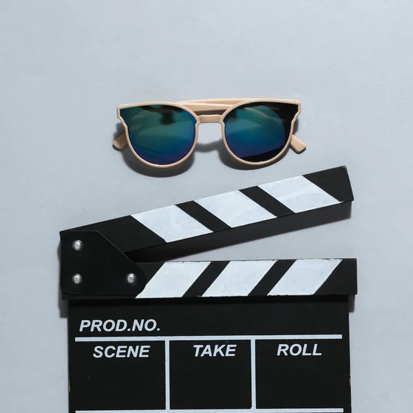 Movie Clapperboard Sunglasses Gray Bright Background Top View — Stock Photo, Image