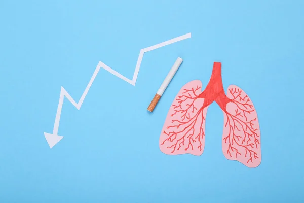 Fumatul Dăunează Conceptului Sănătate Pulmonară Plămâni Hârtie Țigară Fundal Albastru — Fotografie, imagine de stoc