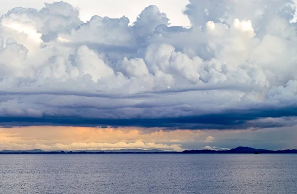 Βόρνεο Σύννεφα Στην Ακτή Του Μπρουνέι — Φωτογραφία Αρχείου