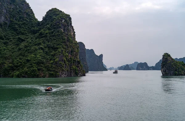 Halong Vietnam Boats Tourists Islets Stacks Halong Bay — Photo