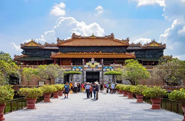 Hue Vietnam November 2019 Imperial Citadel Crowd Visitors Meridian Gate — Fotografia de Stock