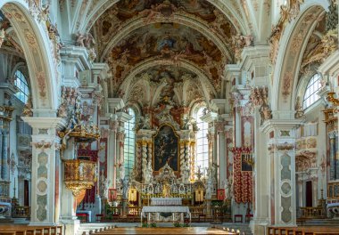 Varna, İtalya - 18 Eylül 2020 Novacella Manastırı 'nın kilise mahzeninin freskleri ve alçıları