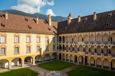 Bressanone, İtalya - 18 Eylül 2020: Hofburg, Prenslerin Sarayı,