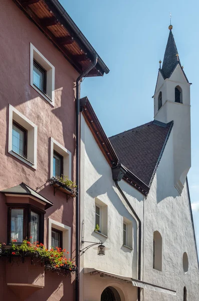 Sterzing Sterzinf Italien Ansicht Der Seitenfassade Der Heilig Geist Kirche — Stockfoto